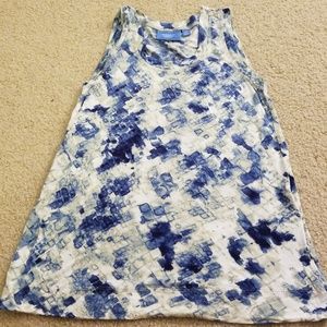 Blue green white dyed tank